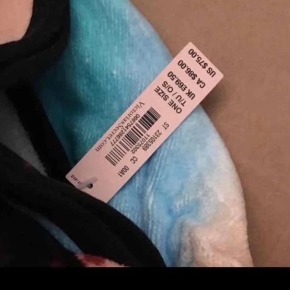 Victoria's Secret Round Palm Tree Towel - Picture 5 of 6